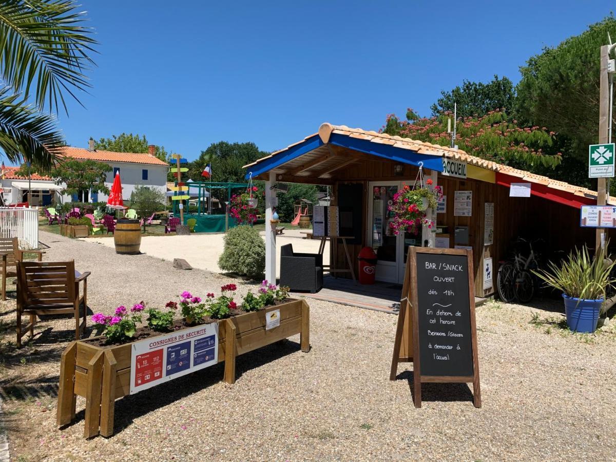 Hôtel Camping La Chesnays à Vendays-Montalivet Extérieur photo