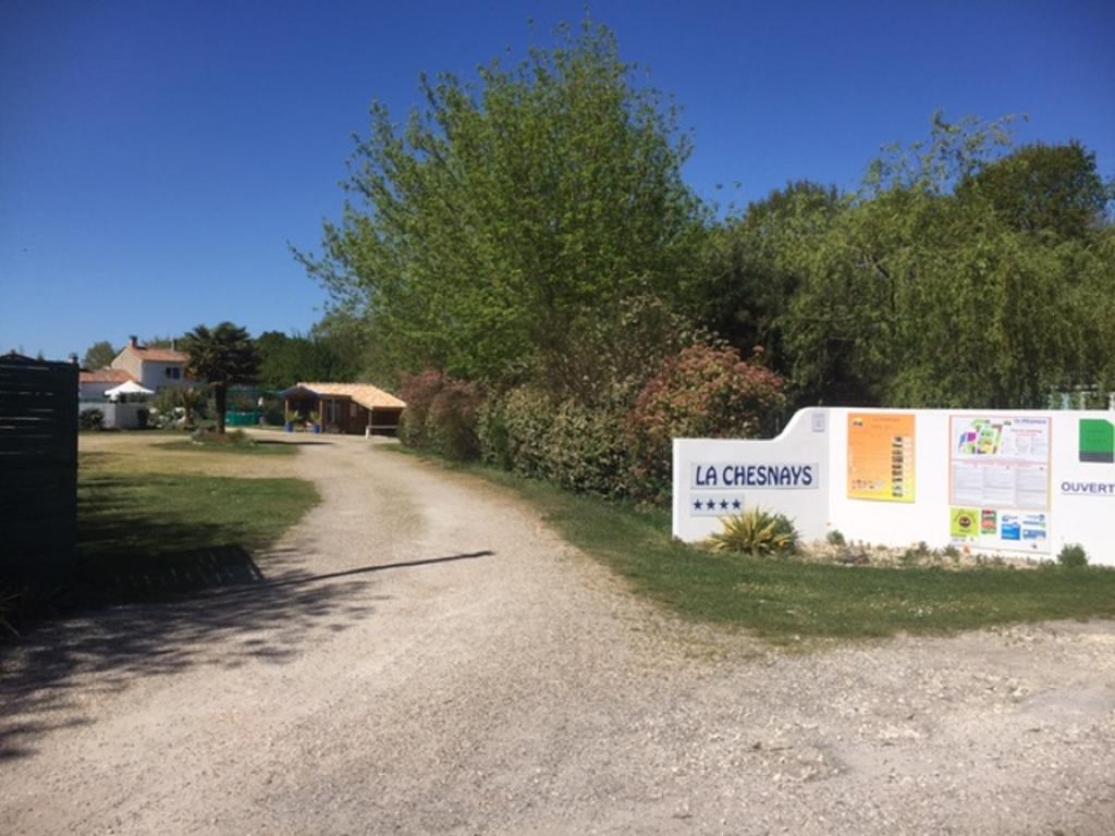 Hôtel Camping La Chesnays à Vendays-Montalivet Extérieur photo