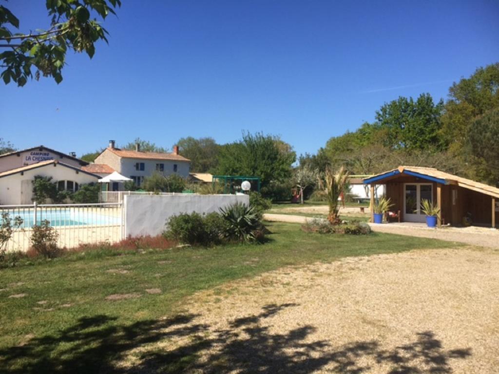 Hôtel Camping La Chesnays à Vendays-Montalivet Extérieur photo