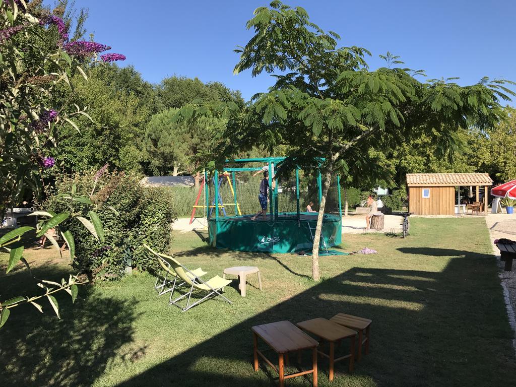 Hôtel Camping La Chesnays à Vendays-Montalivet Extérieur photo