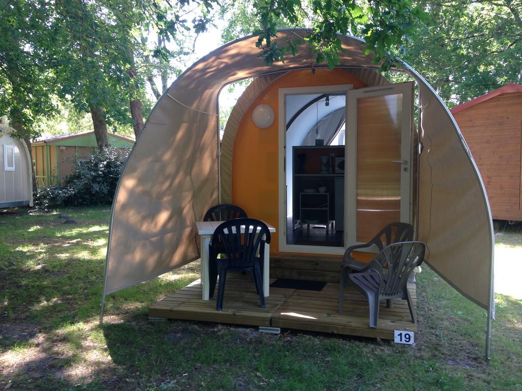 Hôtel Camping La Chesnays à Vendays-Montalivet Extérieur photo