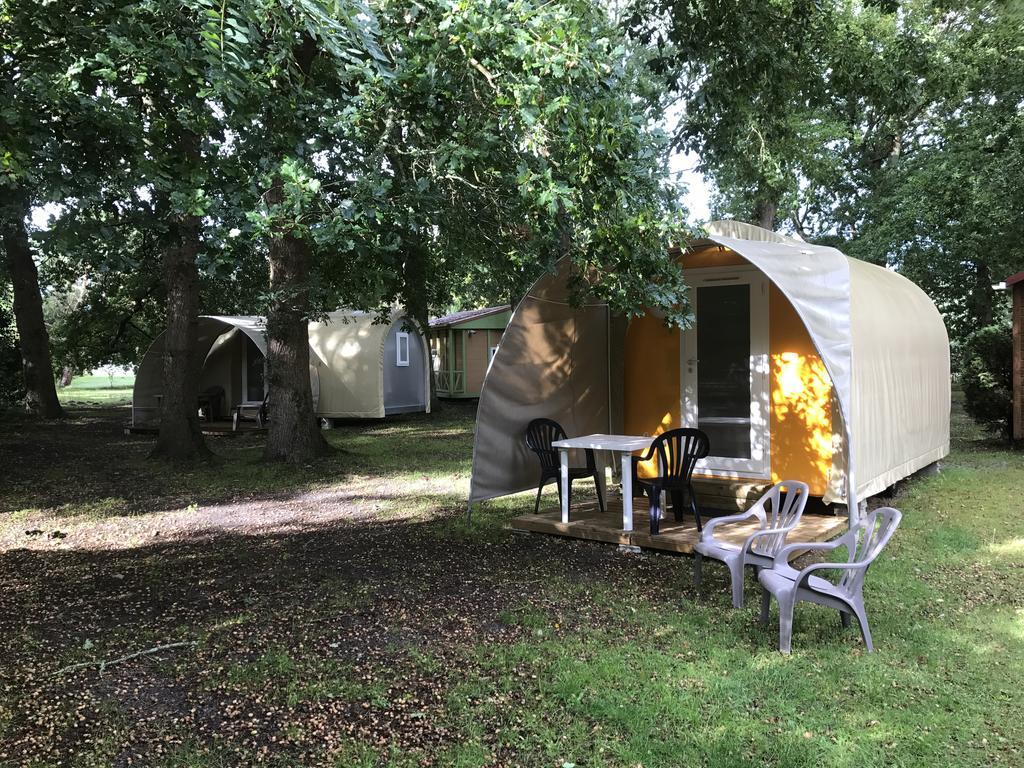 Hôtel Camping La Chesnays à Vendays-Montalivet Extérieur photo