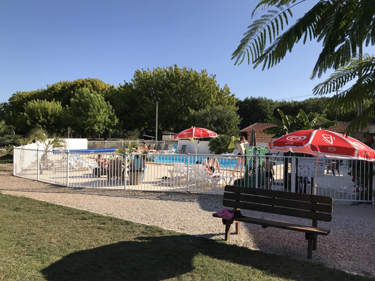 Hôtel Camping La Chesnays à Vendays-Montalivet Extérieur photo
