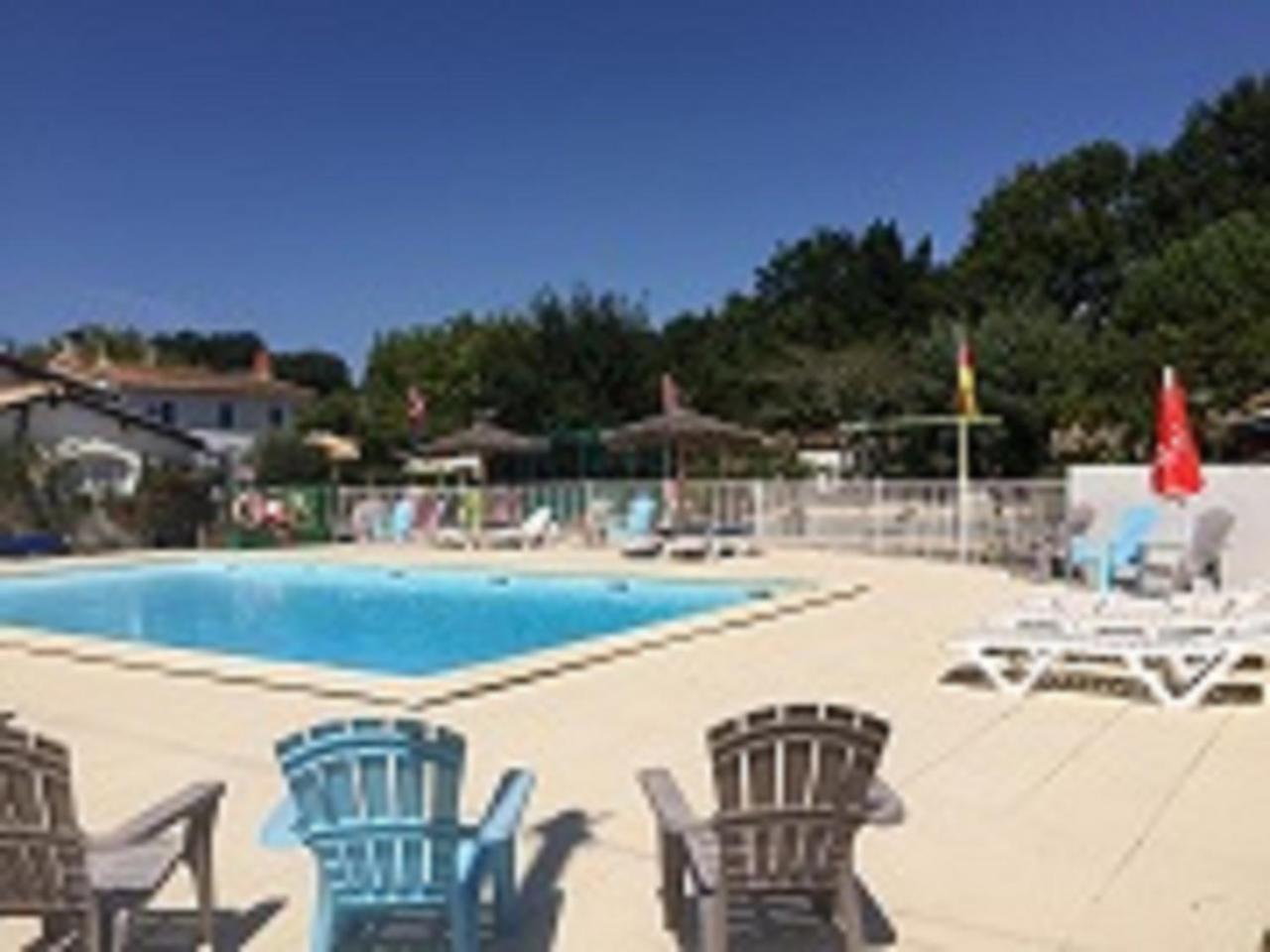 Hôtel Camping La Chesnays à Vendays-Montalivet Extérieur photo