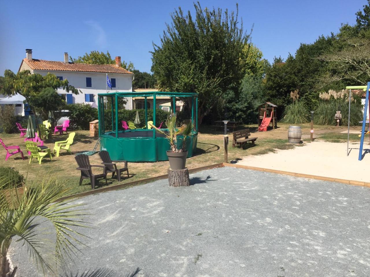 Hôtel Camping La Chesnays à Vendays-Montalivet Extérieur photo