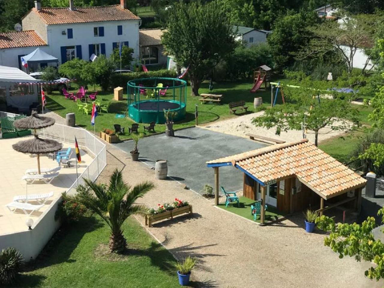 Hôtel Camping La Chesnays à Vendays-Montalivet Extérieur photo
